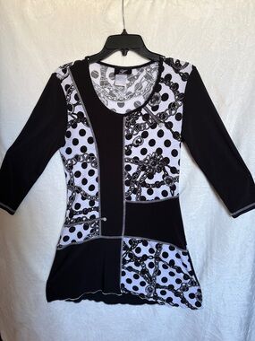 Women’s Black & White Patchwork Scoop Neck Long Sleeve Top